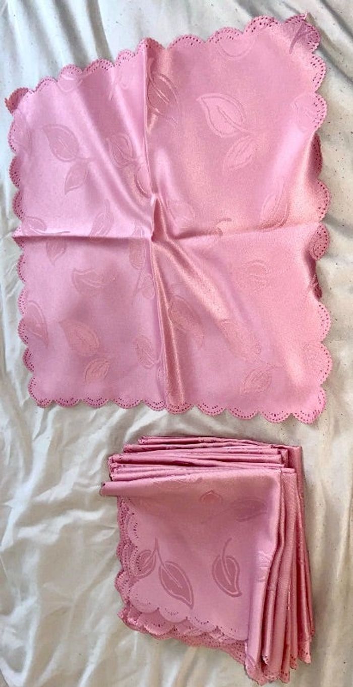 Lot de 18 serviettes de table rose à motif