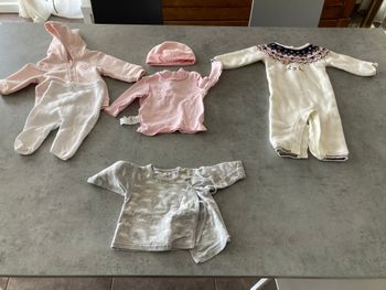 Pulls 1 mois  et 3 mois combinaison Hiver 3 mois