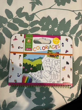 Livre coloriages 5 ans et+  neuf