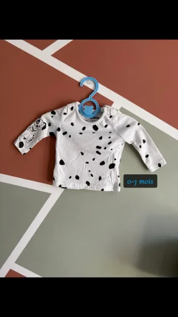 • T-shirt.