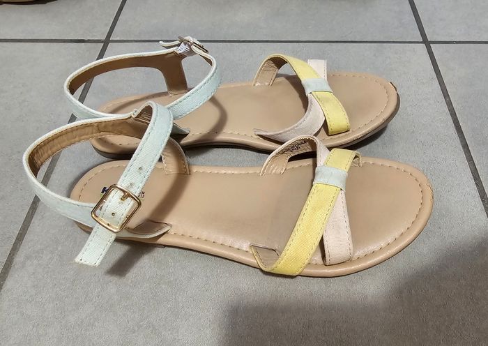 Lot 2 Sandales T35 - photo numéro 4