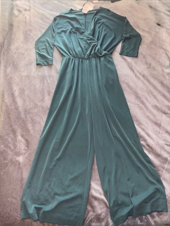 Combinaison verte Monki femme fluide taille S en bon état. - photo numéro 2