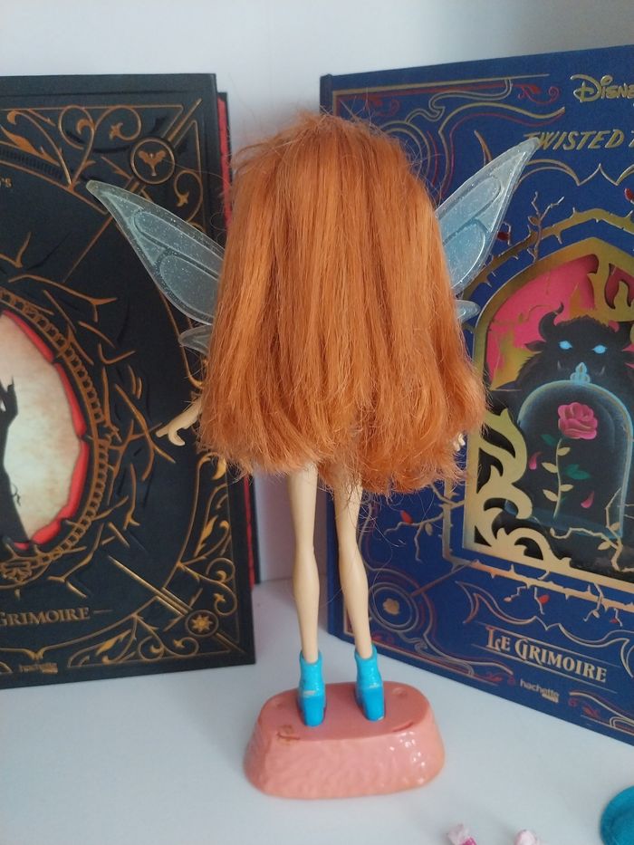 Poupée Bloom Flutter Magic Winx Club 2006 Rainbow Mattel Très rare avec socle - photo numéro 6