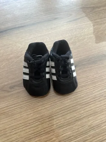 Adidas bébé