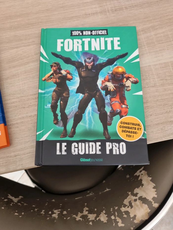 Lot livre fortnite - photo numéro 3