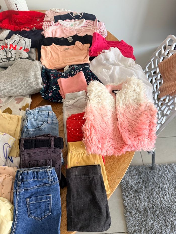 Lots pyjama, bodies et vêtements fille - photo numéro 2