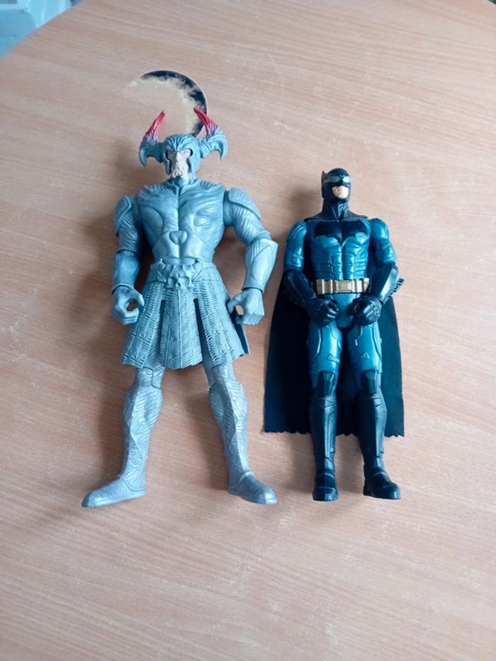 Figurines Steppenwolf et Batman (et la boîte) - photo numéro 2