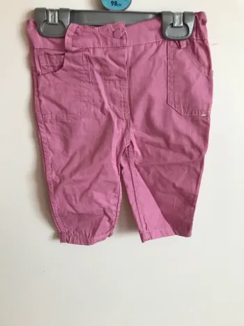 Pantalon rose 9 mois neuf avec etiquettes