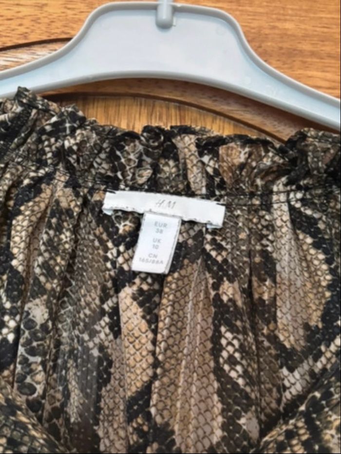 Tunique H&M motif python taille 38 - photo numéro 3