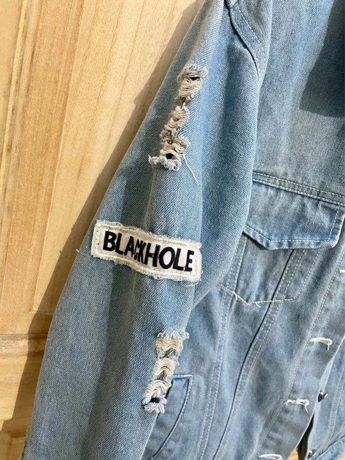 Veste en jean destroy customisée “Where is my mind?” originale, bleu clair - taille S - photo numéro 5