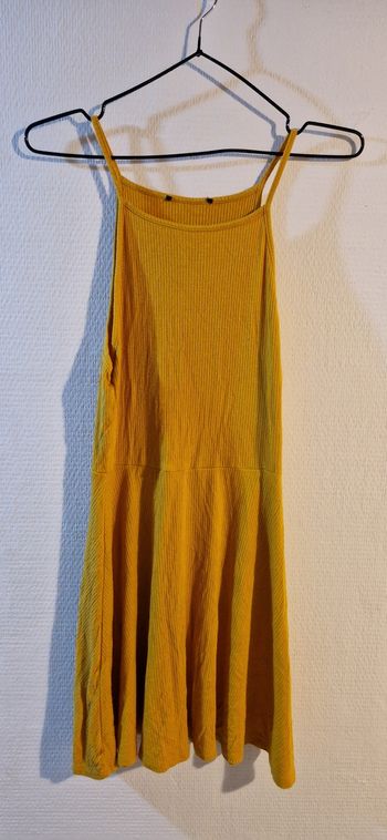 Robe jaune moutarde à bretelles