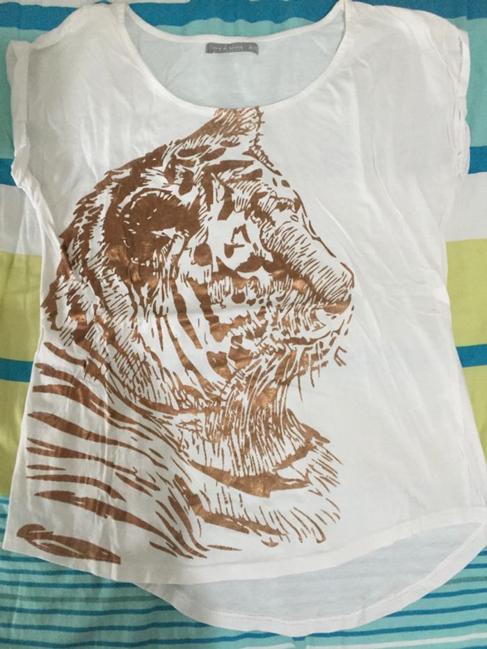 haut blanc motif tigre
