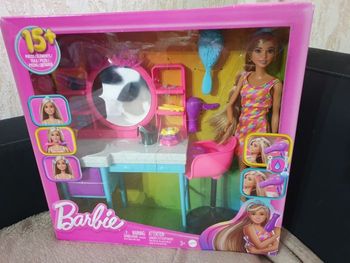 BARBIE SON SALON DE COIFFURE ET ACCESSOIRES POUPEE INCLUSE MATTEL NEUF