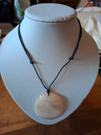 Collier Pendentif Rond en Nacre / Coquillage