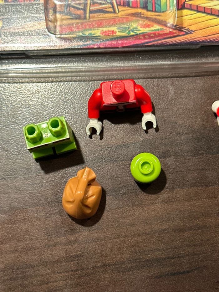 Figurine custom lego the Grinch X-Mas, JB Spielwaren. - photo numéro 6