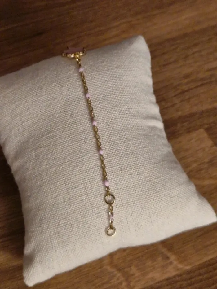 Bracelet dorée en acier inoxydable 🌸 avec perles rose et trèfle nacré - photo numéro 3