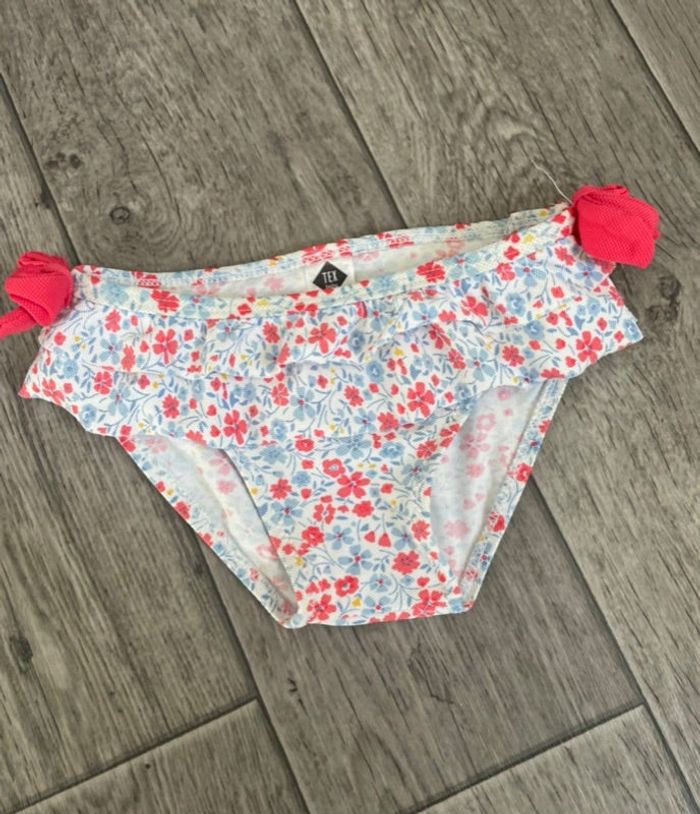 Culotte de bain fleurs TEX 23 mois