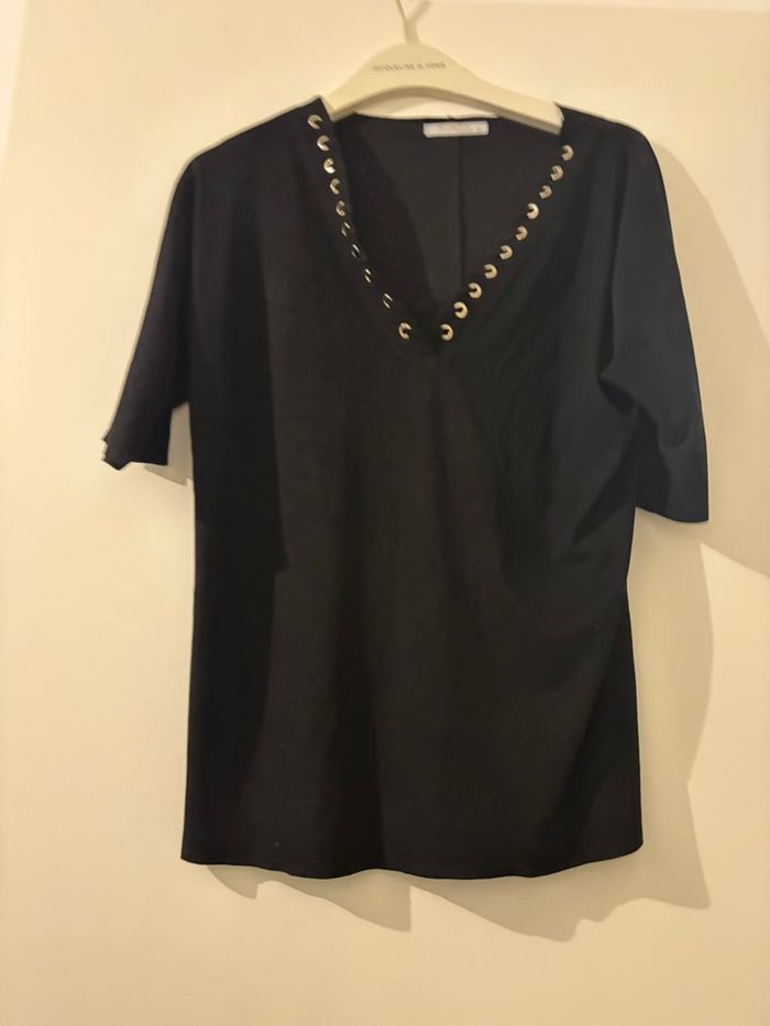 Haut noir daim avec trous  dorés Allyson taille M - photo numéro 2