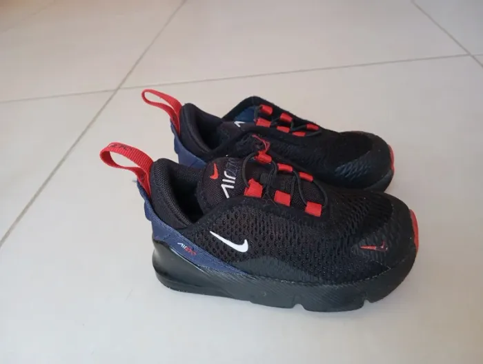 Nike air Max 270 noir et rouge