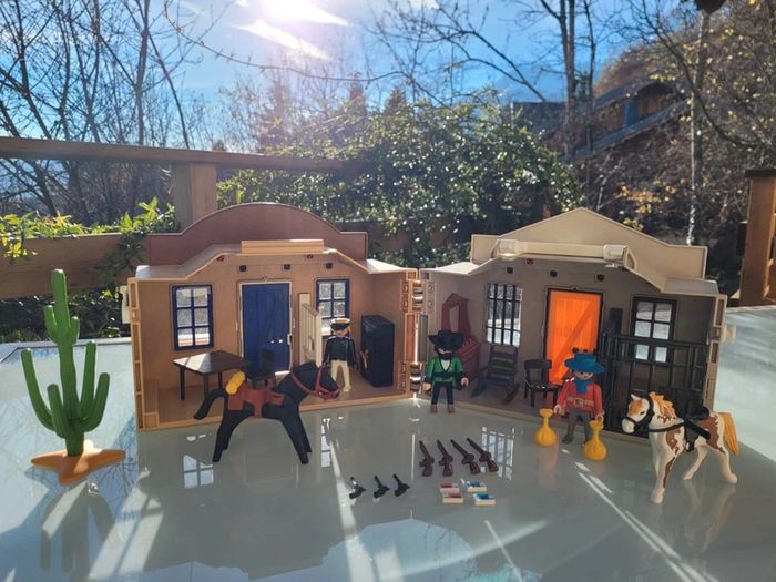 Playmobil 4398 Coffret de CowBoy Transportable , 2 en 1, sherif et banque - photo numéro 2