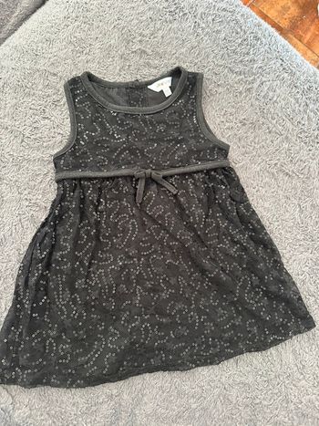 Robe noire à paillettes taille 24 mois