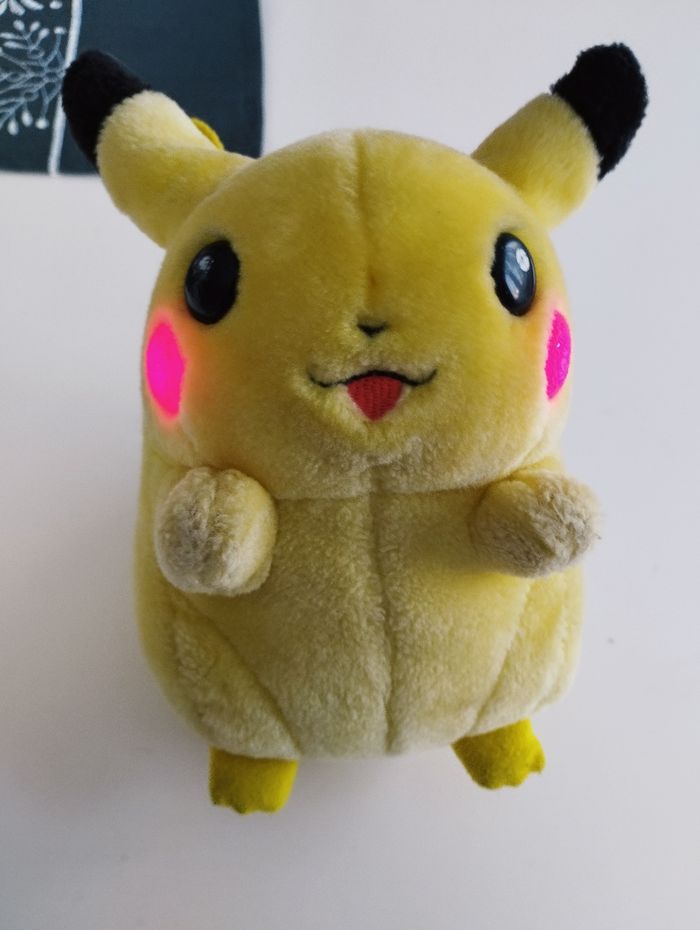 Peluche pokémon Pikachu - photo numéro 2