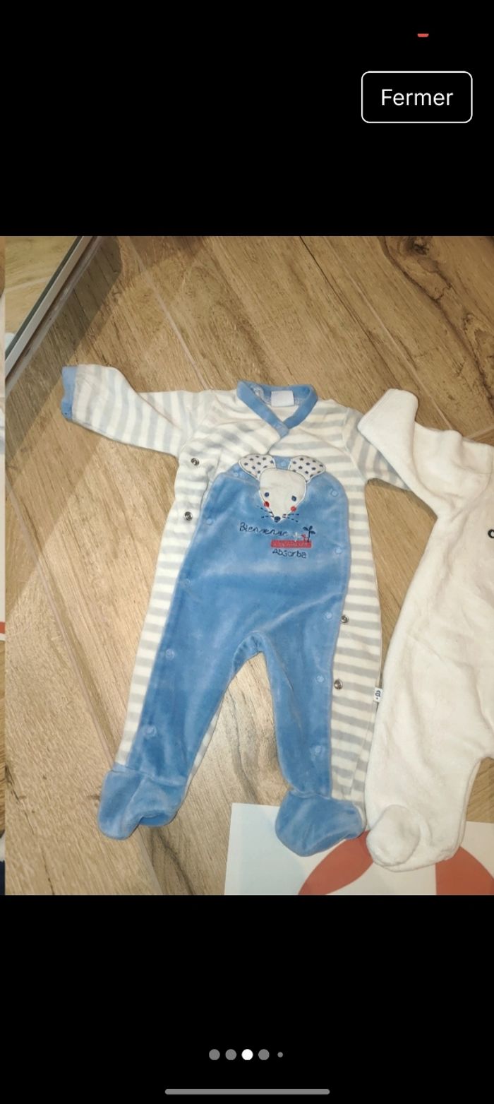 Lot 5 pyjamas velours idéal maternité
Taille 54-54cm
Bon état quelques jaunis au col cf photo 
Marque batman absorba - photo numéro 3
