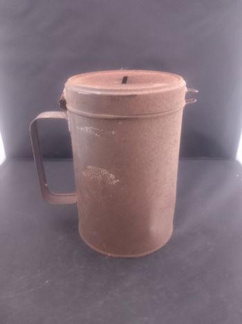 Ancienne tirelire en métal à restaurer 