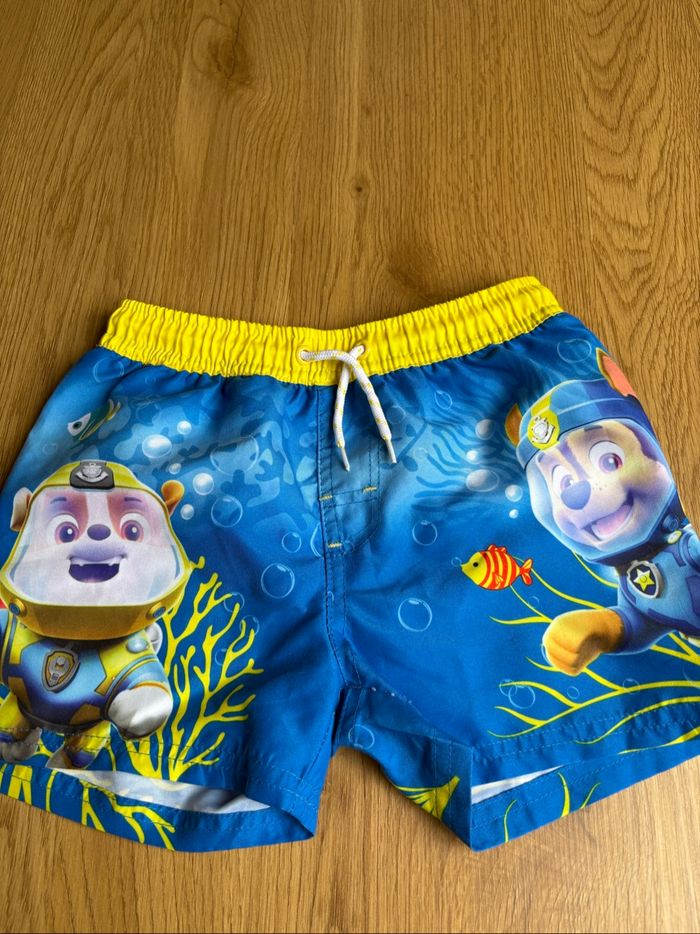 Short de bain garçon taille 110/116 - photo numéro 1