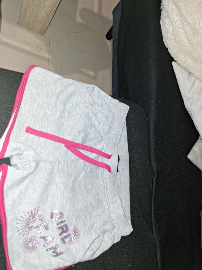 Short fille 12 ans bon etat