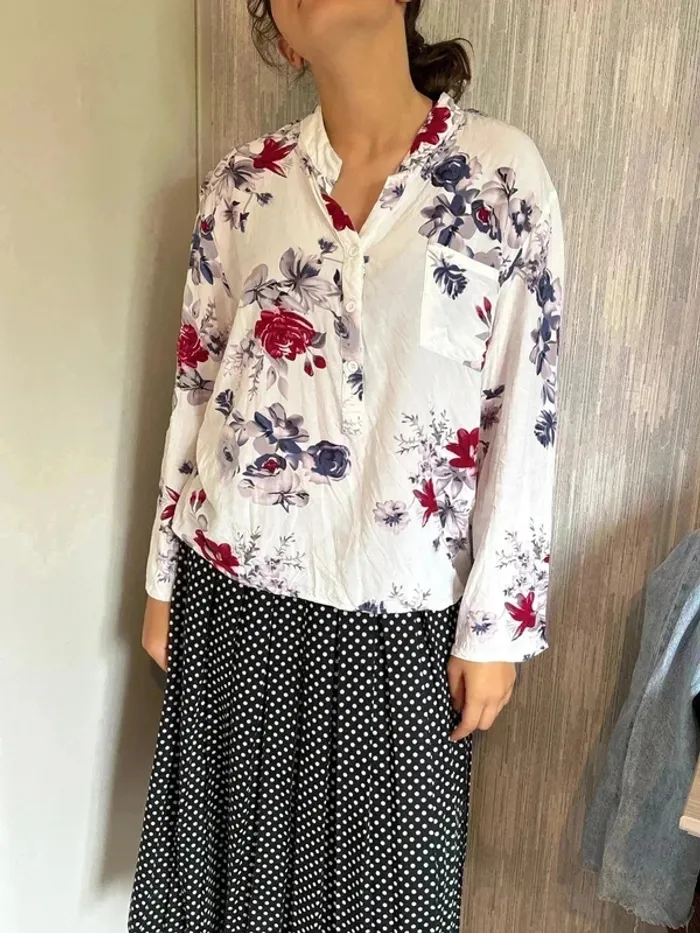 Blouse fleurie taille 44•