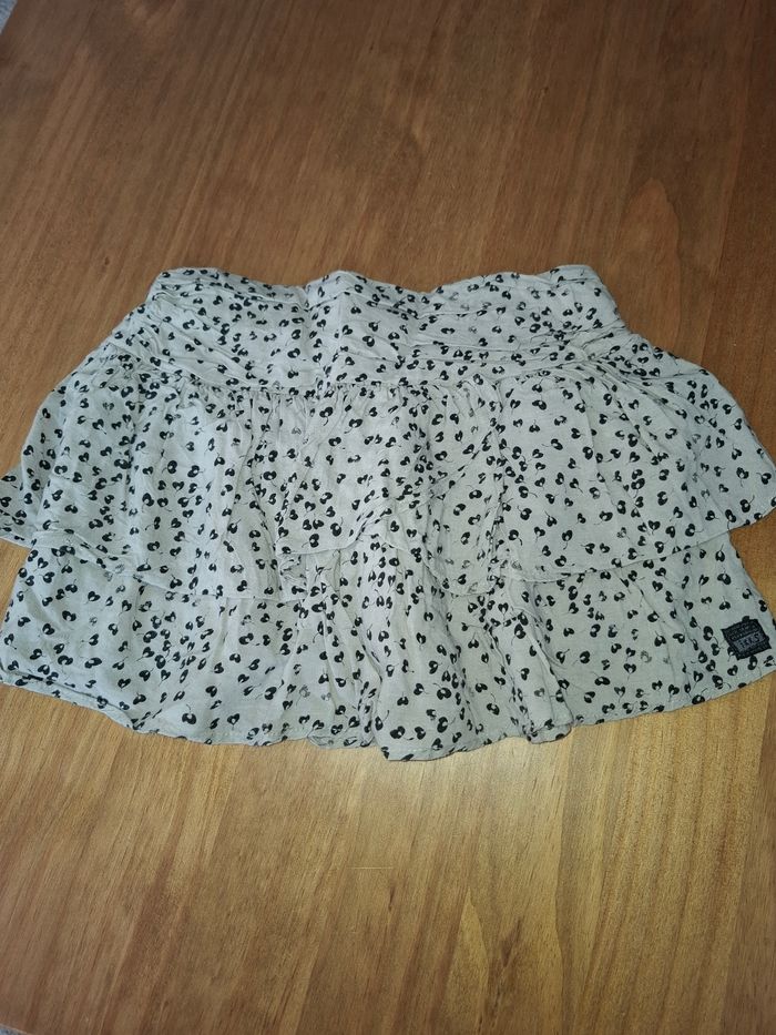 Jupe short IKKS 8 ans.