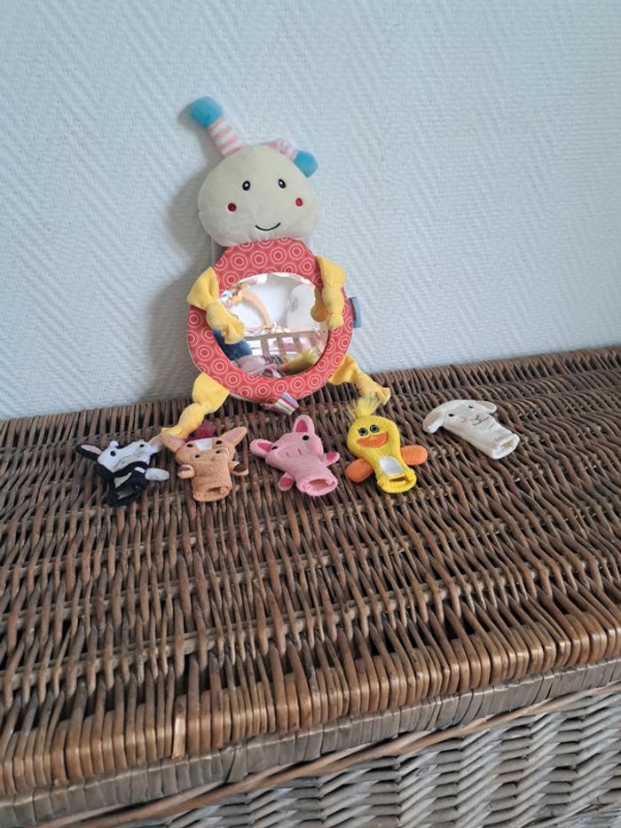 Peluche miroir voiture + 5 marionnettes a doigts
