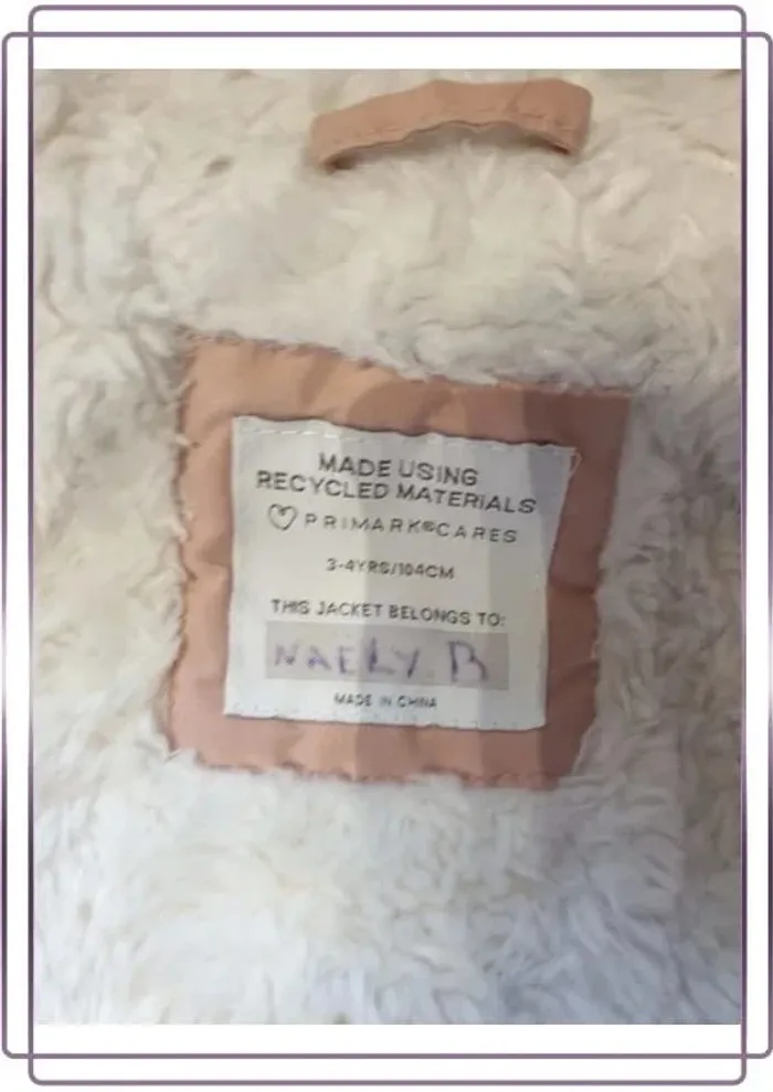 Manteau Primark 3/4 ans, bon état mais quelques traces d'usures - photo numéro 3