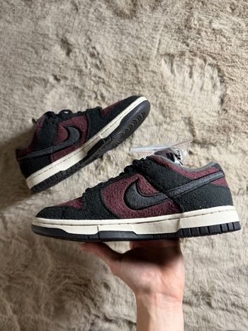 Nike Dunk Low bordeaux & noir – Neuf– Lacets sup inclus