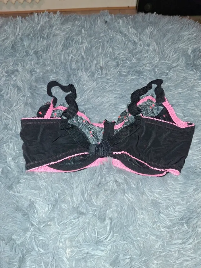 Soutien-gorge rose - photo numéro 2