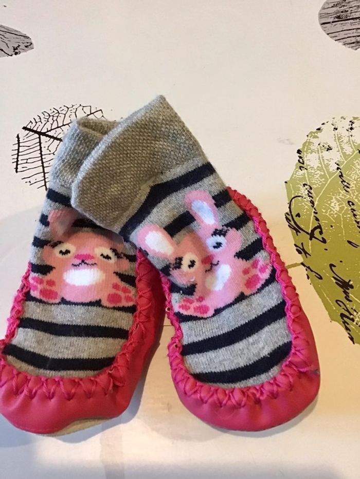 Chaussettes chaussons avec semelle en cuir taille3/6 mois rose à motif - photo numéro 2