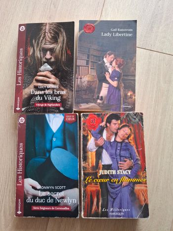 Lot de 4 romans Harlequin Les Historiques en bon état