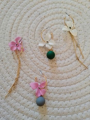 2 paires de boucles d'oreilles