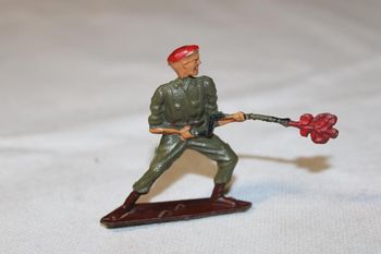 Lot 16 figurines vintage