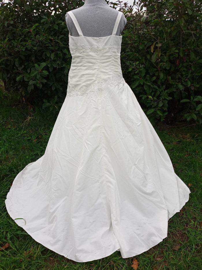 robe de mariée taille 48/50 - photo numéro 2