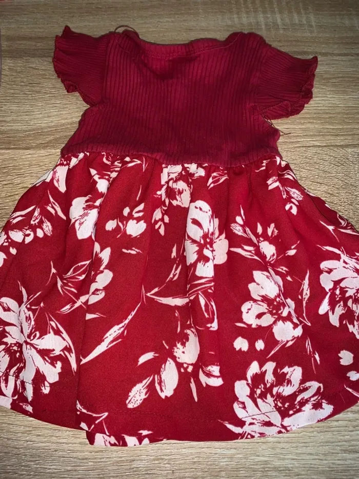 **Robe bébé rouge fleurie avec nœud, taille 6 mois - photo numéro 3
