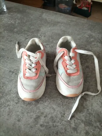 Baskets taille 25