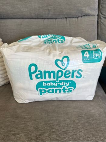 Couches pampers baby dry pants taille 4