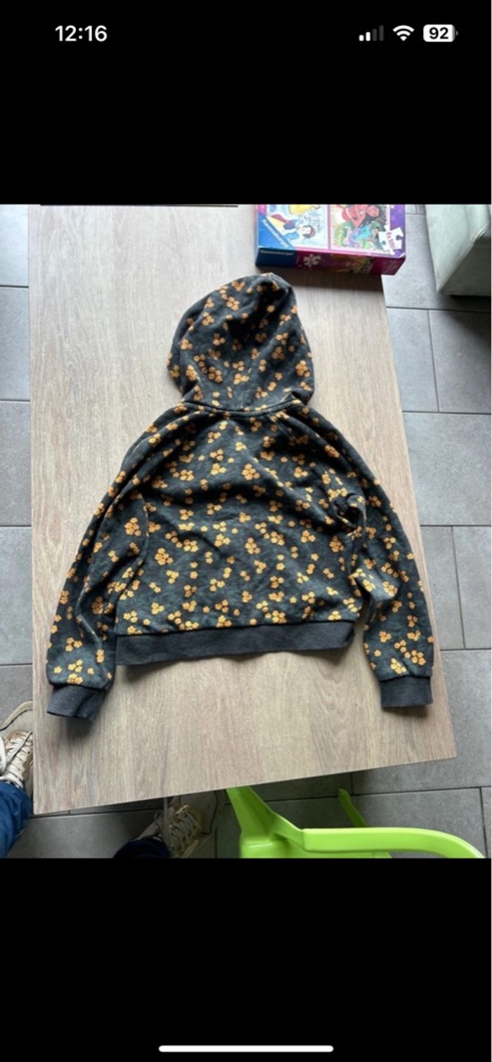 Veste à zip et capuche gris foncé et fleurs jaune 10 ans - photo numéro 4