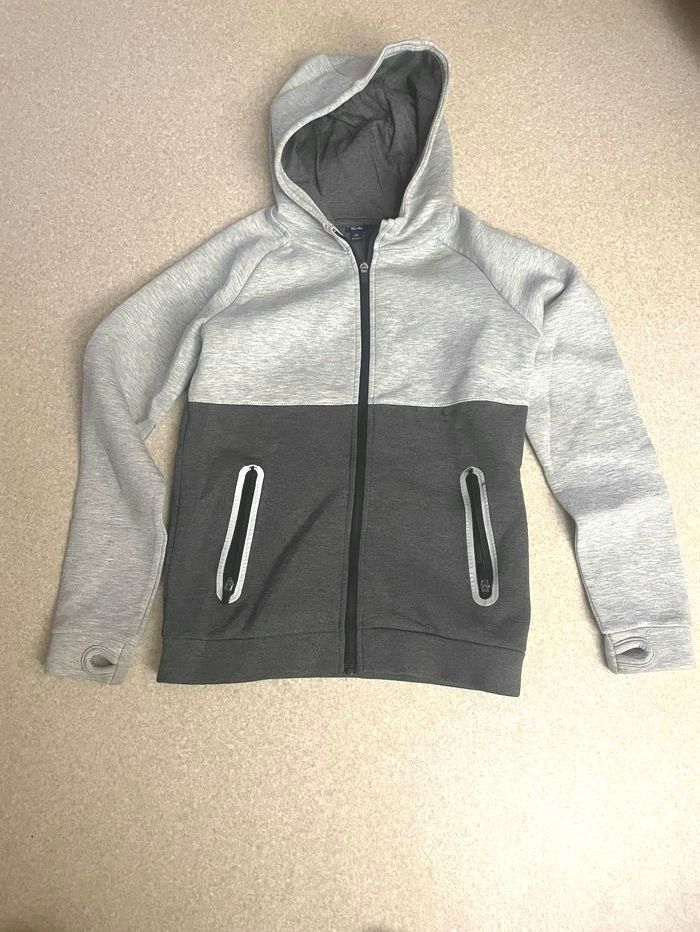 veste sweat à capuche Kiabi garçon 12 ans gris foncé/ gris clair excellent etat