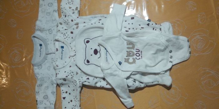 Lot 2Pyjamas + body naissance - photo numéro 2