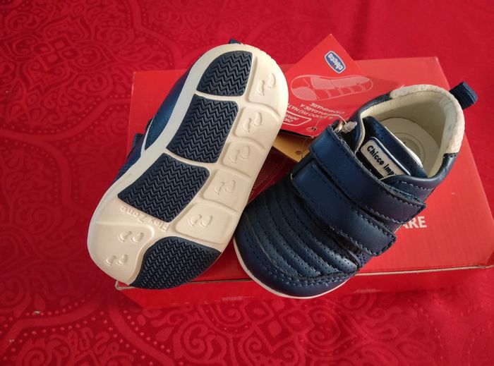 Chaussures bébé taille 18 - photo numéro 2