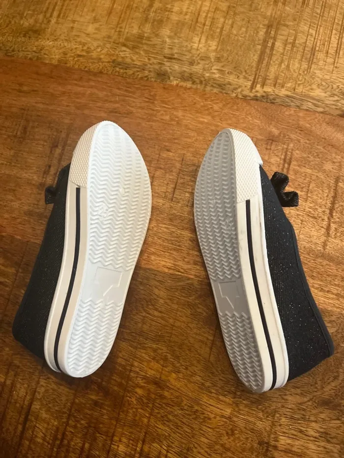 Baskets/Ballerines neuves T25 - photo numéro 2