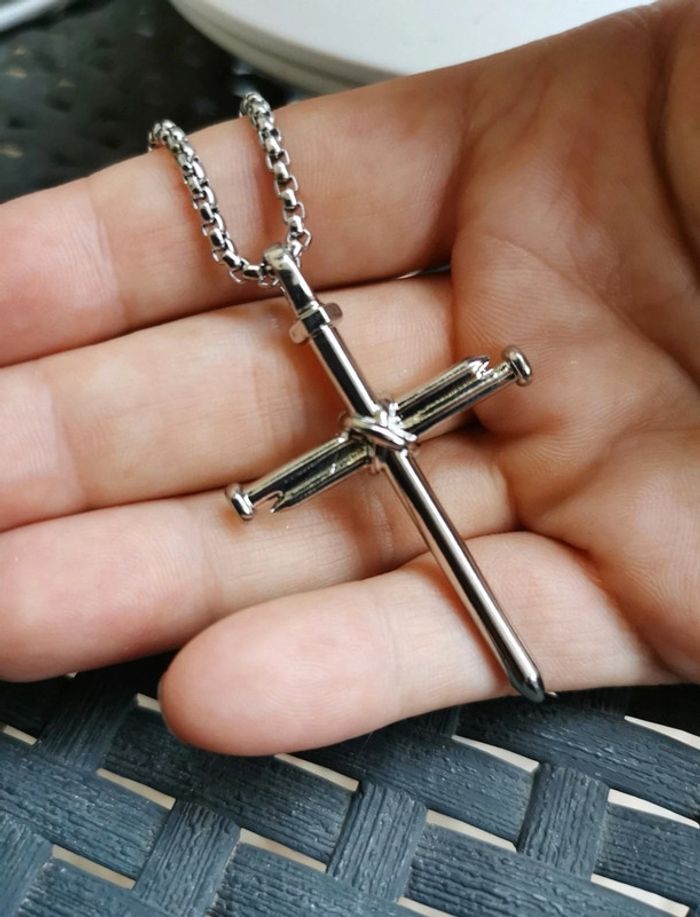 A38 Collier chaîne pendentif croix acier inoxydable chromé argenté